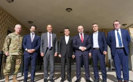 بافل طالباني يجتمع مع مظلوم عبدي والمبعوث الأميركي توم باراك في السليمانية