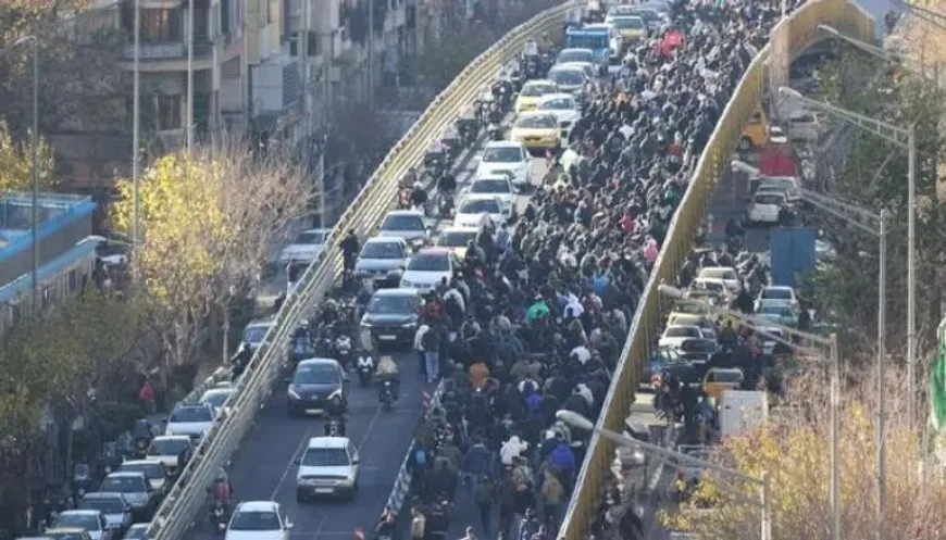 السفارة الأمريكية في طهران تطالب رعاياها بمغادرة إيران