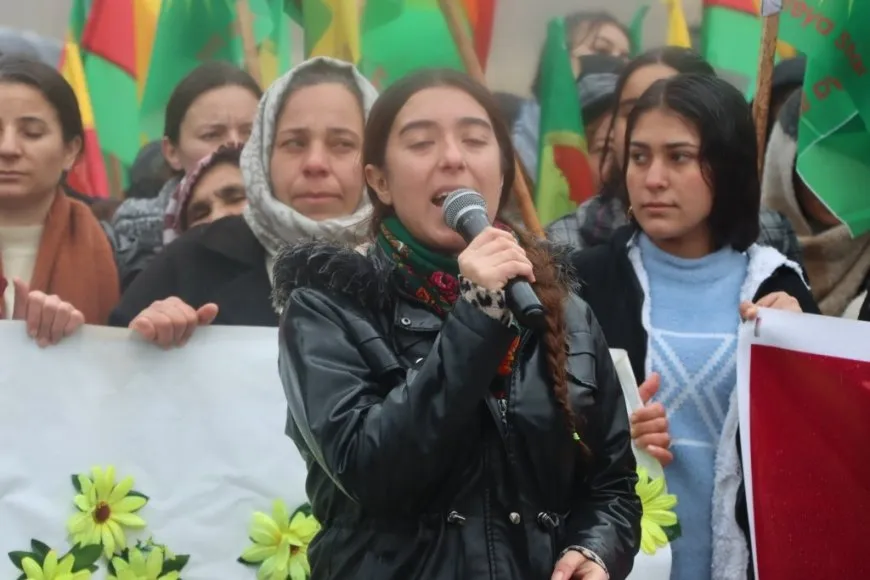 النساء في كوباني يخرجن في مسيرة دفاعاً عن مكتسبات ثورة المرأة