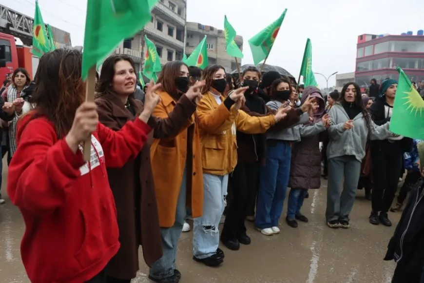النساء في كوباني يخرجن في مسيرة دفاعاً عن مكتسبات ثورة المرأة