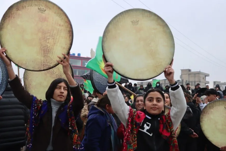 النساء في كوباني يخرجن في مسيرة دفاعاً عن مكتسبات ثورة المرأة