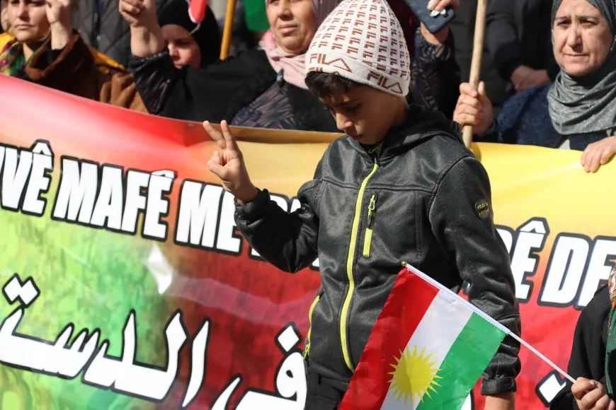 آلاف الحناجر في الجزيرة تهتف: تحيا مقاومة روج آفا