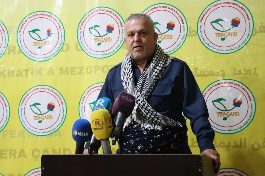 المتطوع الكردي أمانج جمال يقدّم الدعم للمهجّرين في روج آفا