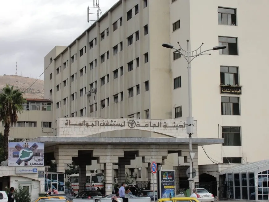 اعتصام أطباء مشفى المواساة بدمشق احتجاجاً على خفض رواتبهم