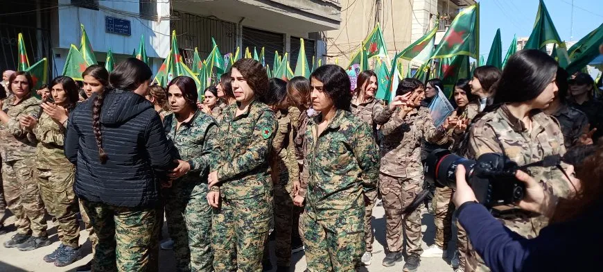 مسيرتان في الحسكة وقامشلو دعماً لمكتسبات ثورة المرأة ومساندة وحدات حماية المرأة