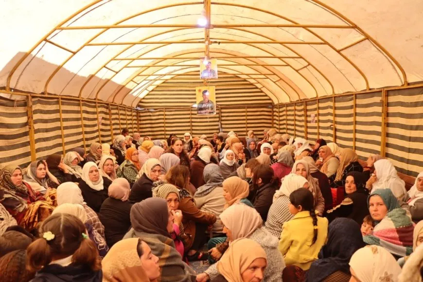 تقديم واجب العزاء لذوي شهيدين في كوباني
