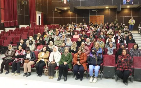 في محاضرة بمناسبة 8 آذار.. النساء يؤكدن مواصلة النضال لضمان حقوقهن