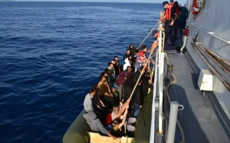 مقتل 14 مهاجراً بعد اصطدام قاربهم بسفينة لخفر السواحل قبالة تركيا