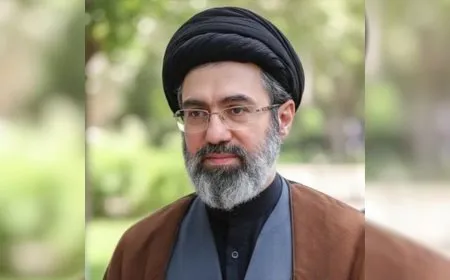 أول رسالة للمرشد الإيراني الجديد تدعو لاستمرار إغلاق مضيق هرمز