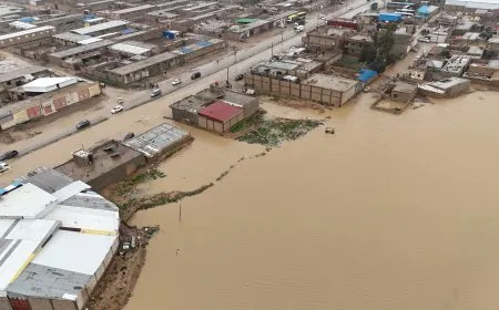 بالصور والفيديو.. الأمطار الغزيرة تشكل بحيرات في حي الجمعاية
