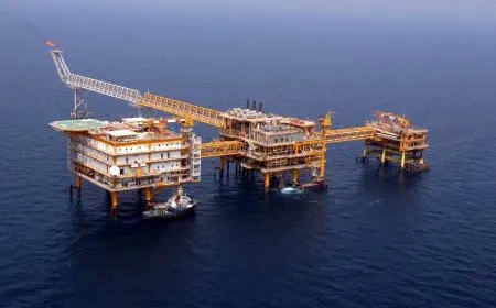 إيران تتوعد بضرب منشآت الطاقة في الخليج بعد استهداف حقل بارس للغاز