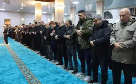 أهالي روج آفا يؤدّون صلاة عيد الفطر وسط أجواء إيمانية وبحضور واسع