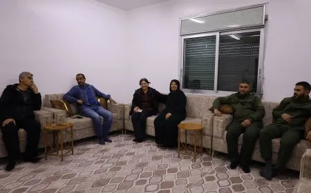 بمناسبة عيد الفطر زيارة عوائل الشهداء في كركي لكي