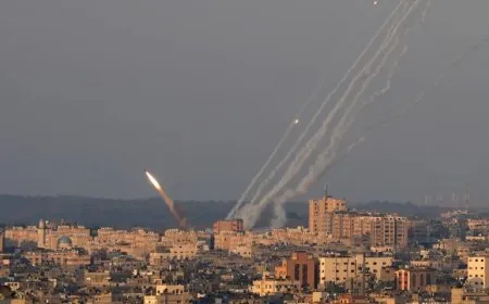 رشقة صاروخية تستهدف "تل أبيب الكبرى" وإصابات في عدة مواقع