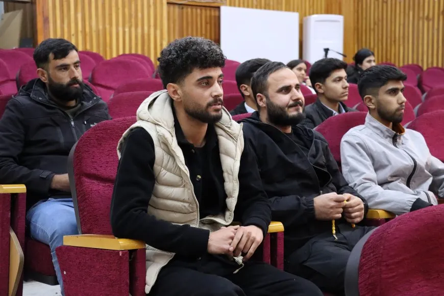 أمسية شعرية باللغة الكردية في جامعة روج آفا
