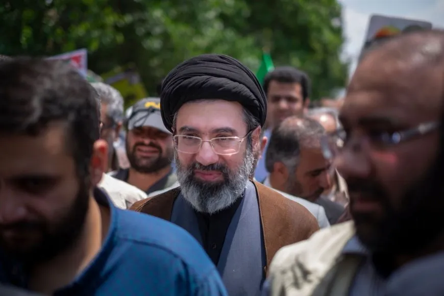 مجلس الخبراء يعيّن مجتبى خامنئي مرشداً لإيران