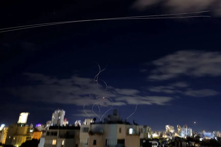 إيران تطلق أول رشقة صاروخية باتجاه إسرائيل بعد انتخاب مرشدها الجديد