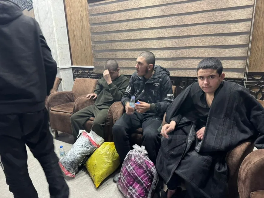 الأهالي يستقبلون دفعة جديدة من الأسرى لدى الحكومة المؤقتة