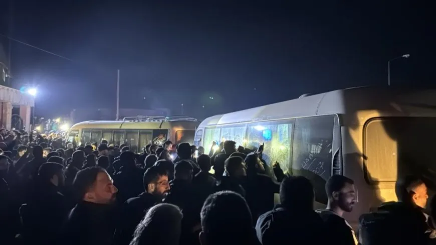 الأهالي يستقبلون دفعة جديدة من الأسرى لدى الحكومة المؤقتة