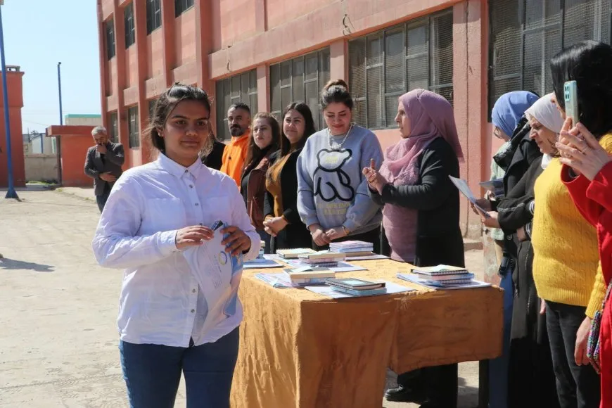 توزيع الجلاء المدرسي على طلبة الجزيرة