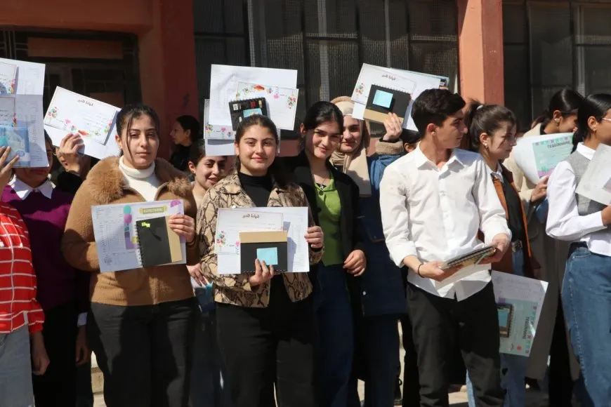 توزيع الجلاء المدرسي على طلبة الجزيرة