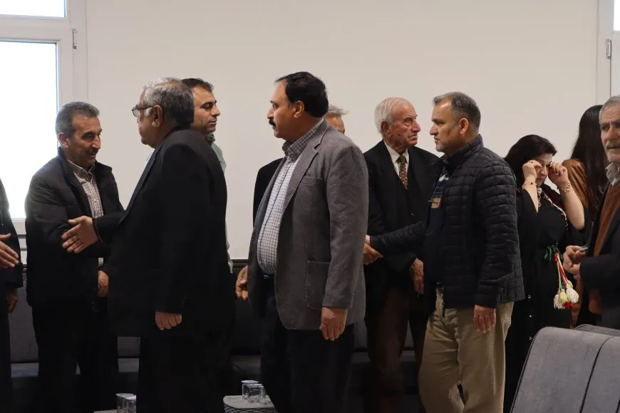 مراسم عزاء للشاعر أحمد حسيني في قامشلو
