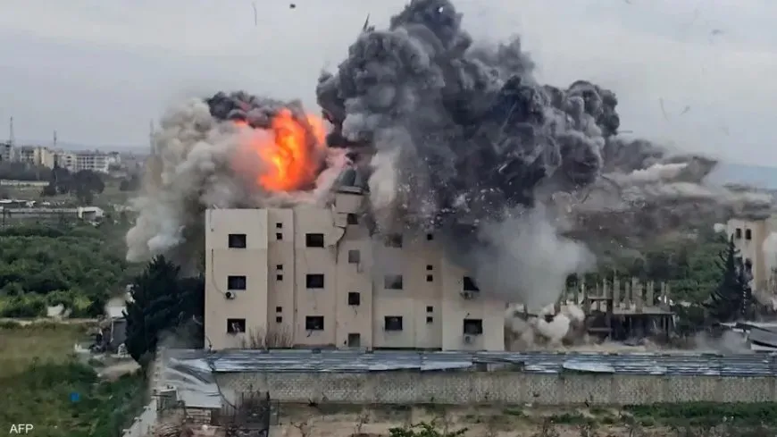 الصحة اللبنانية: مقتل 12 من الطواقم الطبية بغارة إسرائيلية جنوب لبنان