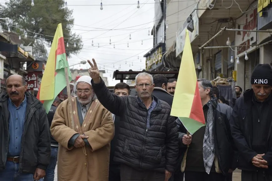 أهالي روج آفا يستذكرون شهداء حلبجة ويطالبون بالمحاسبة