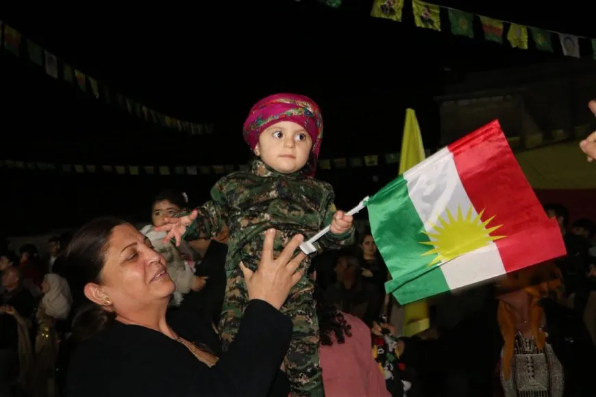 إيقاد شعلة نوروز في مدن روج آفا
