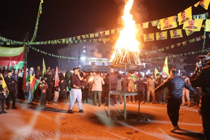 إيقاد شعلة نوروز في مدن روج آفا