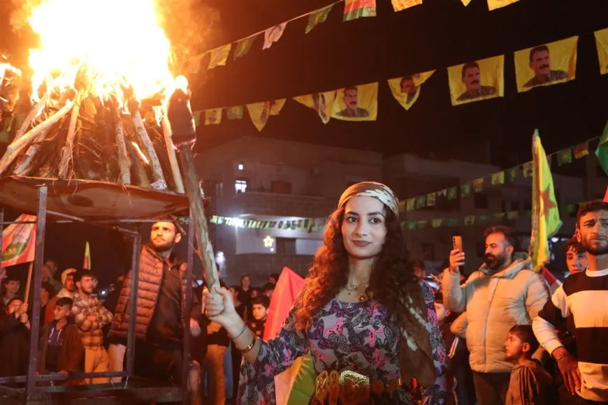 إيقاد شعلة نوروز في مدن روج آفا