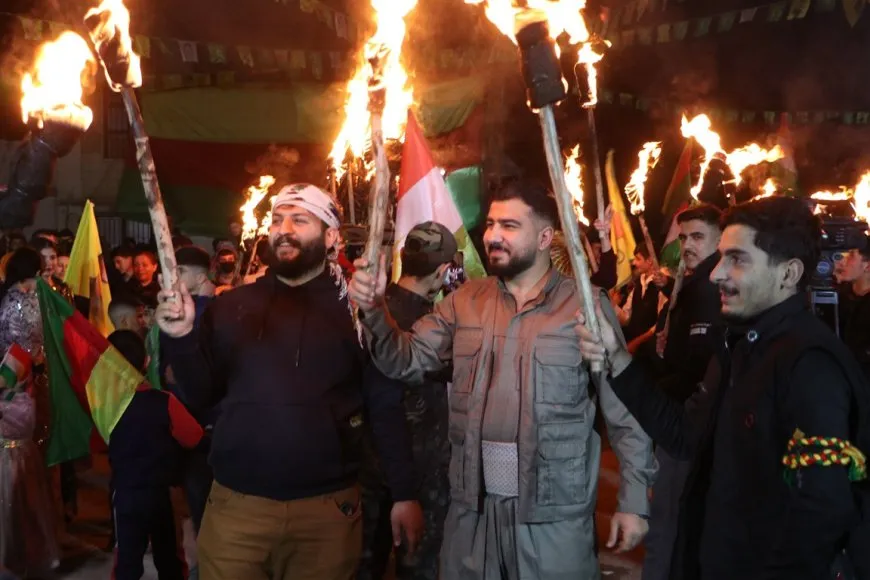 إيقاد شعلة نوروز في مدن روج آفا