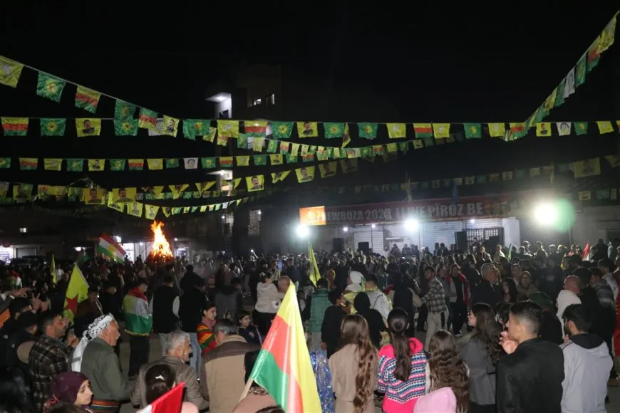 إيقاد شعلة نوروز في مدن روج آفا