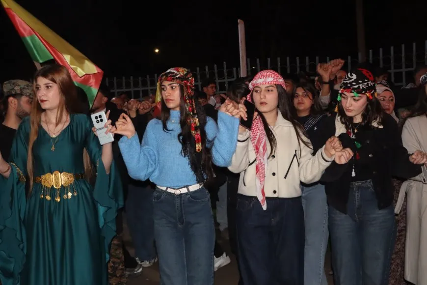 إيقاد شعلة نوروز في مدن روج آفا