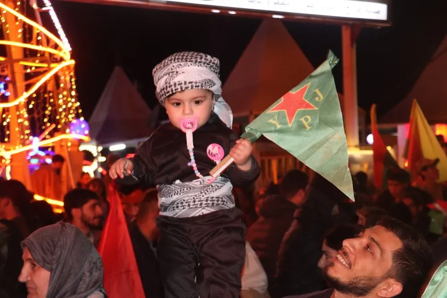 إيقاد شعلة نوروز في مدن روج آفا