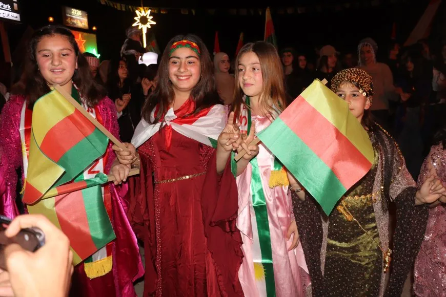 إيقاد شعلة نوروز في مدن روج آفا