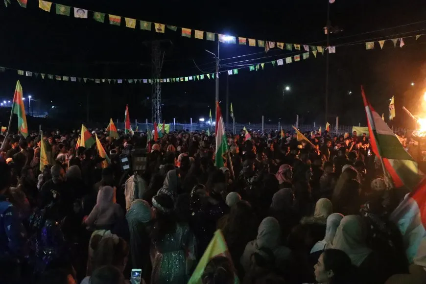 إيقاد شعلة نوروز في مدن روج آفا