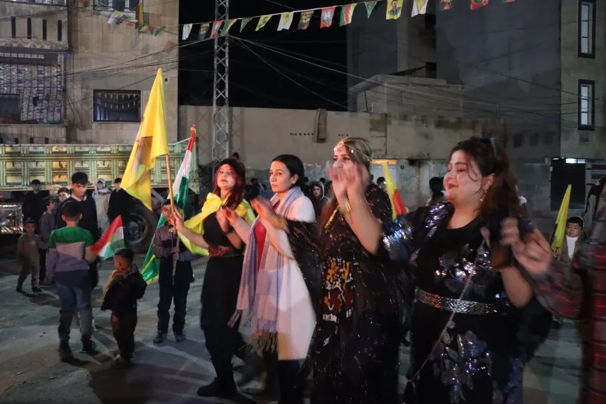 إيقاد شعلة نوروز في مدن روج آفا