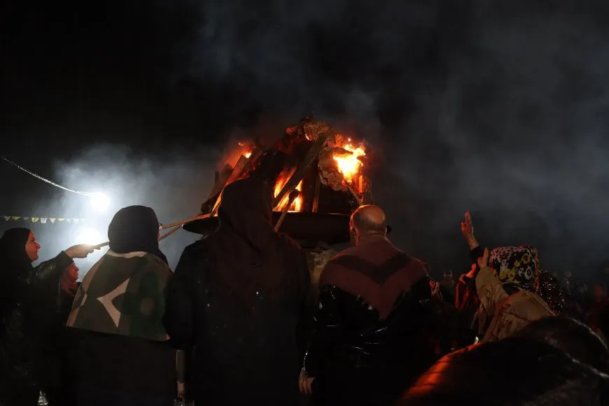 على الرغم من الأمطار الغزيرة إيقاد شعلة نوروز في قامشلو