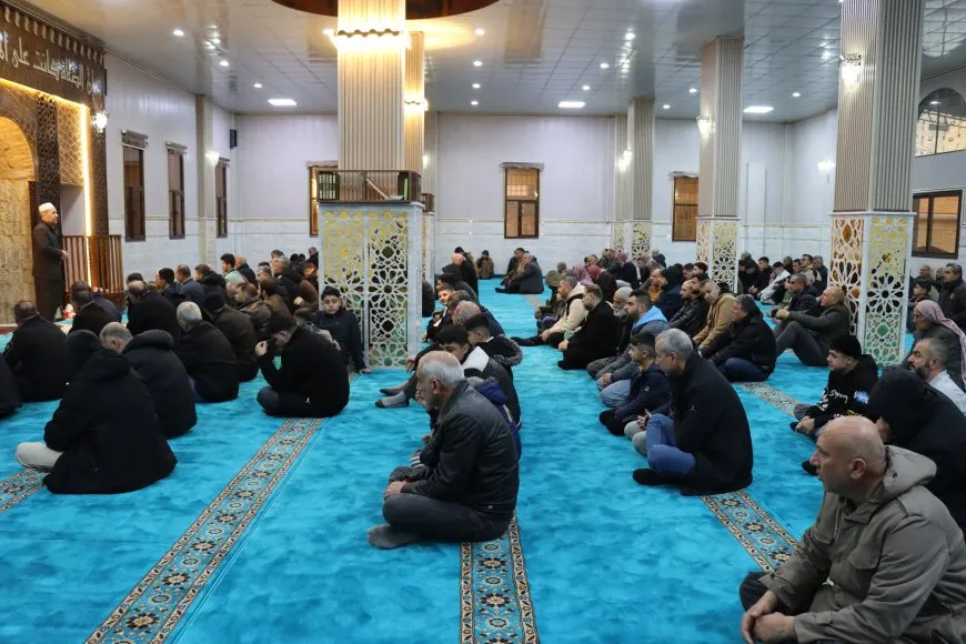 أهالي روج آفا يؤدّون صلاة عيد الفطر وسط أجواء إيمانية وبحضور واسع