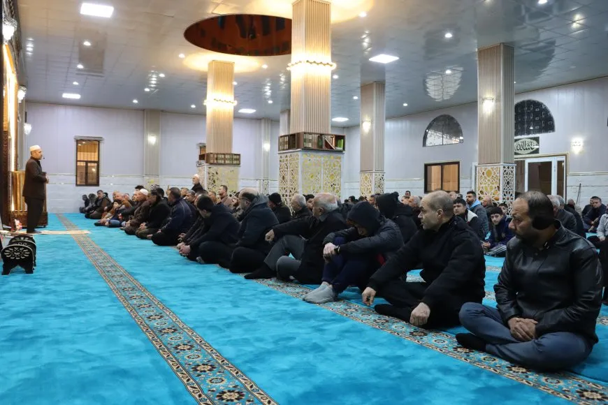 أهالي روج آفا يؤدّون صلاة عيد الفطر وسط أجواء إيمانية وبحضور واسع