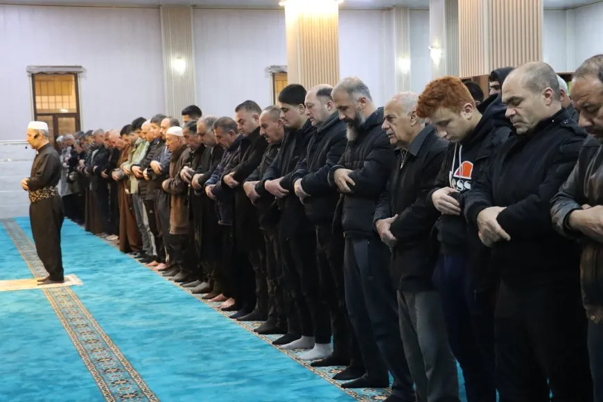 أهالي روج آفا يؤدّون صلاة عيد الفطر وسط أجواء إيمانية وبحضور واسع
