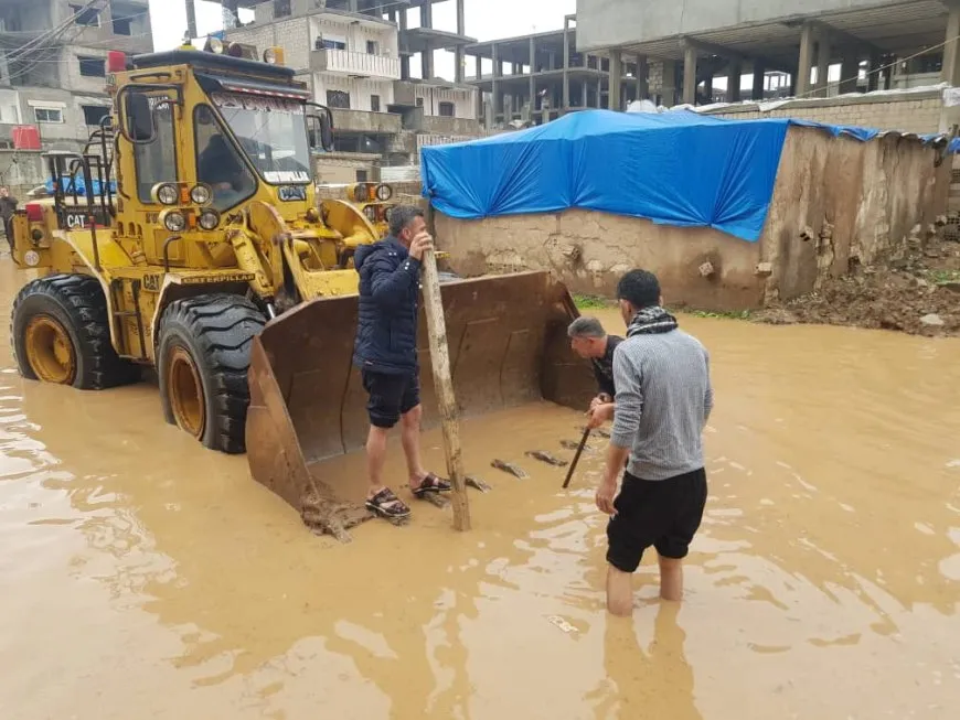 الأمطار الغزيرة تعيق التنقل بين ديرك وكركي لكي 