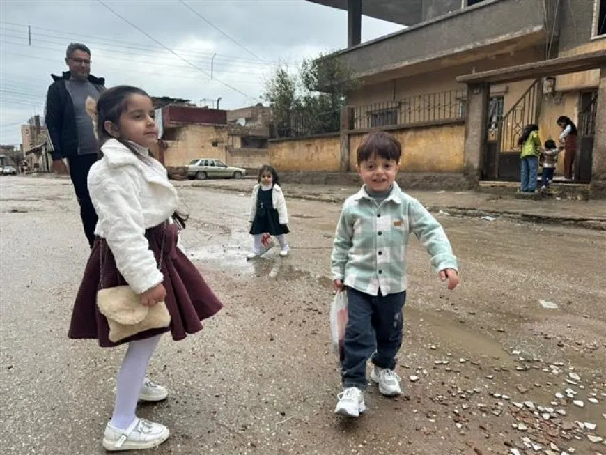 فرحة الأطفال بالعيد تملأ شوارع الجزيرة رغم زخات المطر