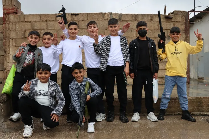 فرحة الأطفال بالعيد تملأ شوارع الجزيرة رغم زخات المطر