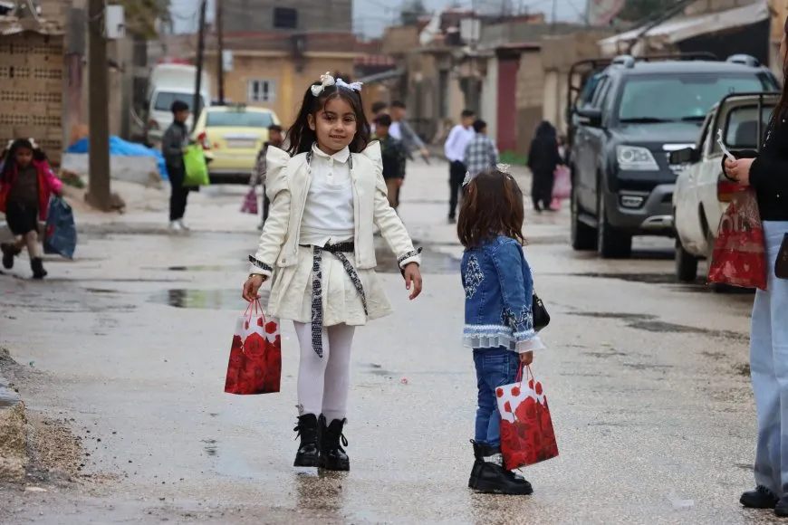 فرحة الأطفال بالعيد تملأ شوارع الجزيرة رغم زخات المطر