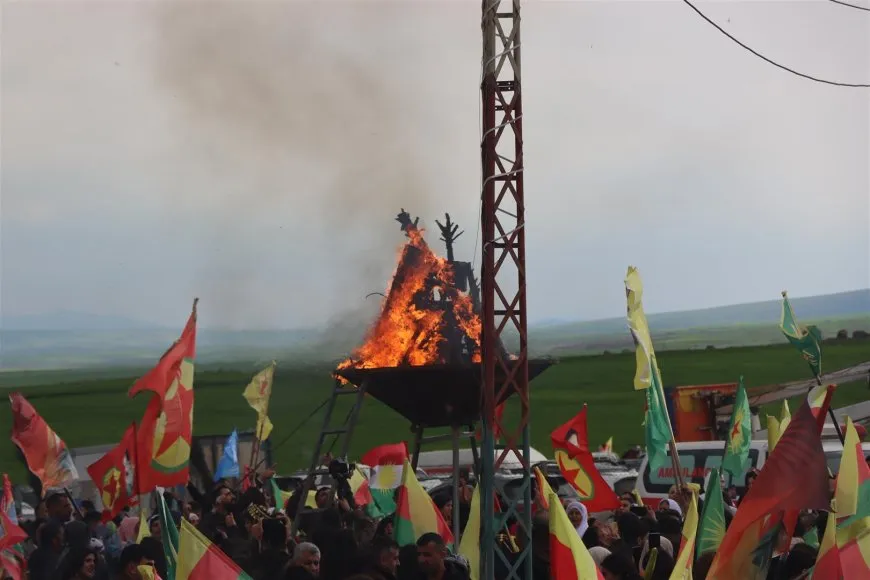 انطلاق نوروز كركي لكي وديرك وكوباني بإيقاد شعلة نوروز