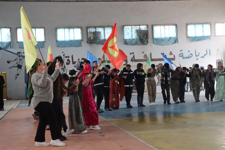 قوى الأمن الداخلي في عامودا تحتفل بعيد نوروز
