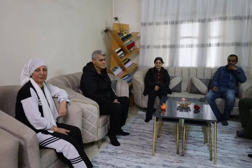 بمناسبة عيد الفطر زيارة عوائل الشهداء في كركي لكي