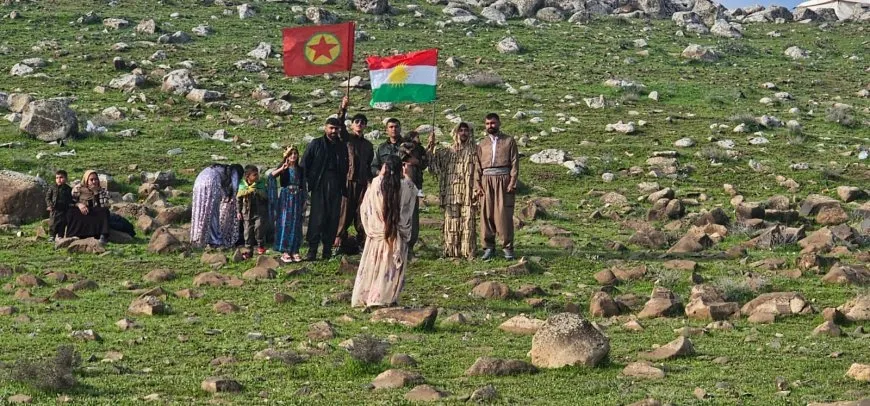 الآلاف من أهالي روج آفا يتوافدون إلى ساحات نوروز 